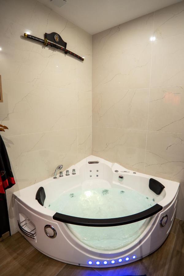 Appartamento Capsule Japon - Jacuzzi - Netflix & Ecran Cinema - Xbox Trith-Saint-Leger Esterno foto